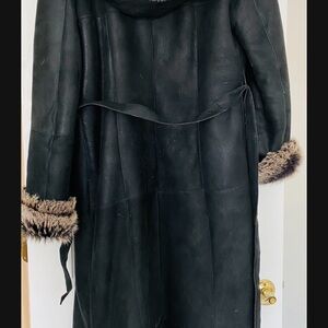 Luxurious Black Genuine leather Coat with genuine fur inside